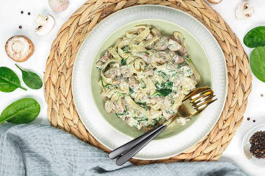 Low Carb Fettucine mit Champignon-Spinatsoße